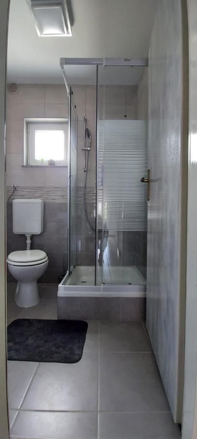 Zrinec Apartment Vir Luaran gambar