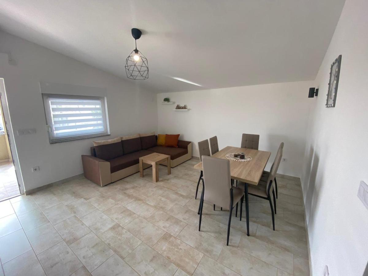 Zrinec Apartment Vir Luaran gambar