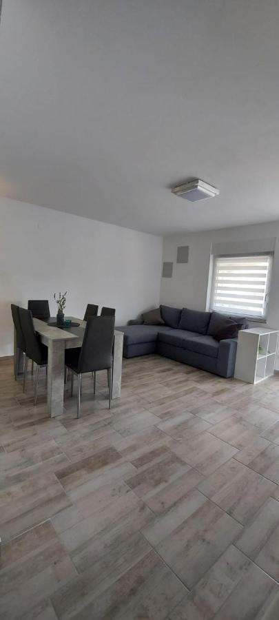 Zrinec Apartment Vir Luaran gambar